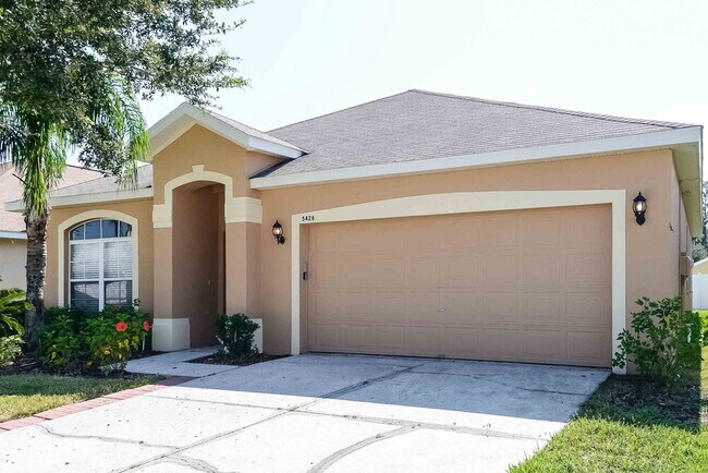 5426 Passing Pine Ln in Zephyrhills, FL - Building Photo - Building Photo