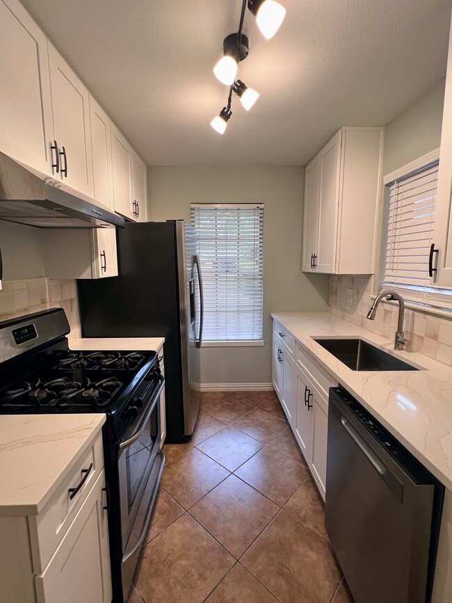 10623 Golden Quail Dr, Unit B in Austin, TX - Building Photo - Building Photo