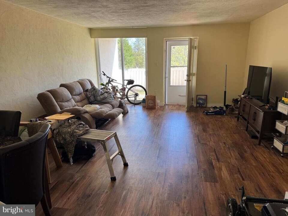 1212 Forest Ln in Schwenksville, PA - Building Photo