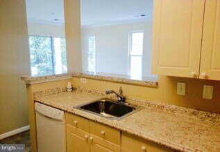12829 Fair Briar Ln-Unit -12829 in Fairfax, VA - Building Photo - Building Photo