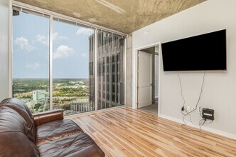 210 N Church St, Unit 3211 in Charlotte, NC - Building Photo - Building Photo