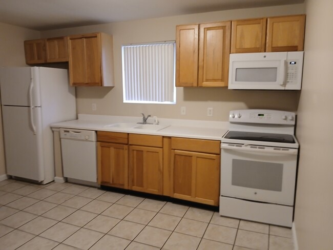 211 N Greenbriar Rd in Carterville, IL - Building Photo - Building Photo