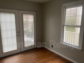 323 Idlewood Rd in Pittsburgh, PA - Foto de edificio - Building Photo