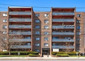 32 Whites Ave in Watertown, MA - Building Photo