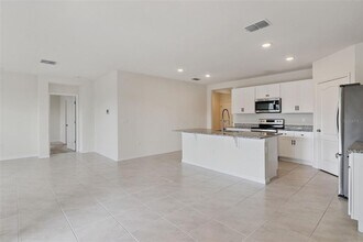 4373 Deleon St in Haines City, FL - Building Photo - Building Photo