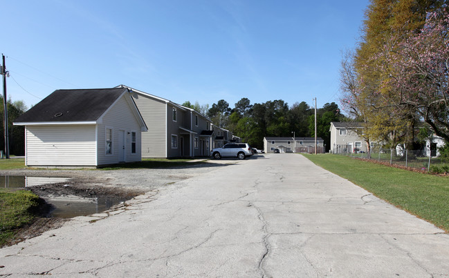 River Oaks Apartments in Selma, NC - Building Photo - Other