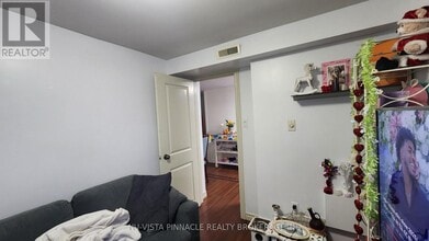 11 Oxford St W in London, ON - Building Photo - Building Photo