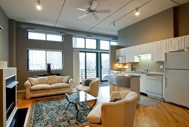 2012 West Saint Paul Avenue, Unit 209