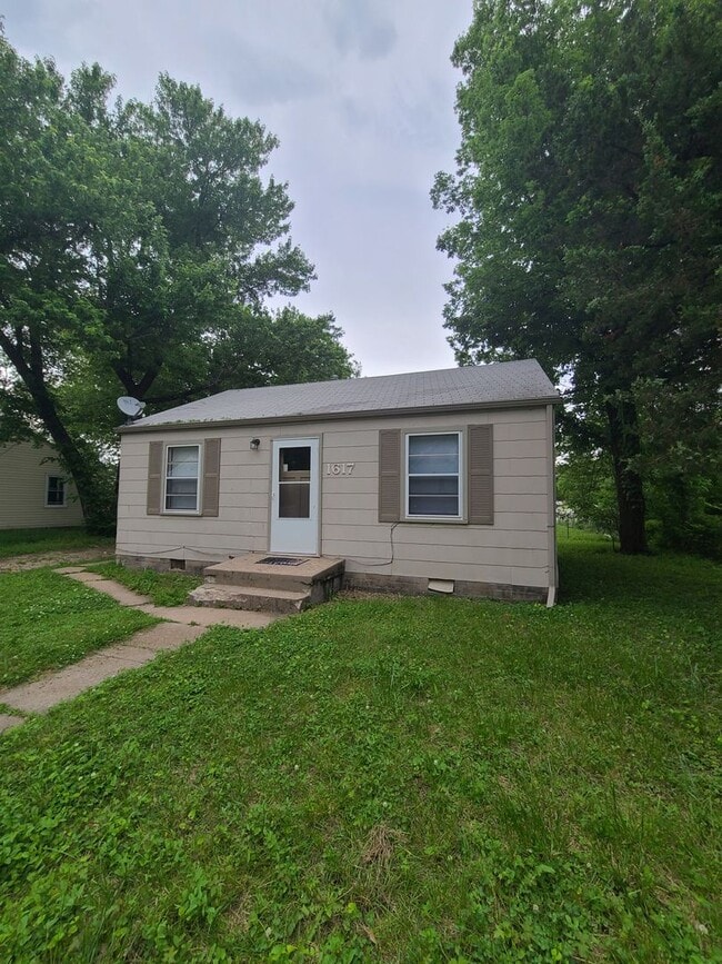property at 1617 Bradley Ave