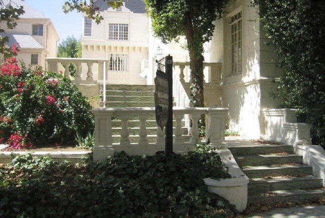 Chateau Rossmore in Los Angeles, CA - Building Photo - Building Photo