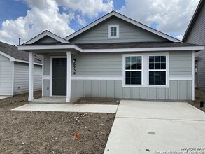 6930 Sunspot in Converse, TX - Building Photo - Building Photo