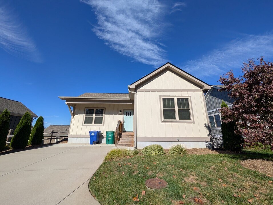 89 Wheeler Rd in Weaverville, NC - Building Photo