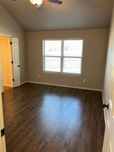 205 E Border St in Rio Vista, TX - Building Photo - Building Photo