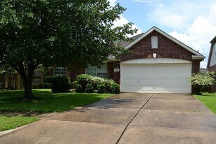 2318 Waterwood Dr in Sugar Land, TX - Building Photo