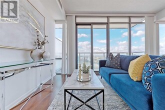832-2832 Bay St. in Toronto, ON - Building Photo - Building Photo