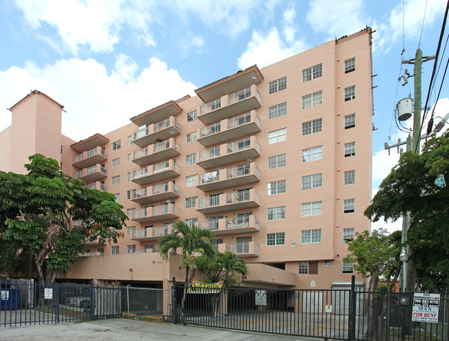 Elite Riverview Apartments in Miami, FL - Building Photo - Building Photo