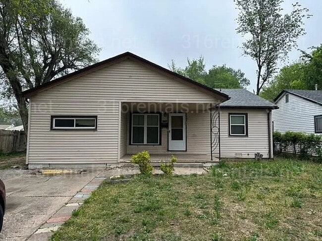 property at 1720 N Minneapolis Ave
