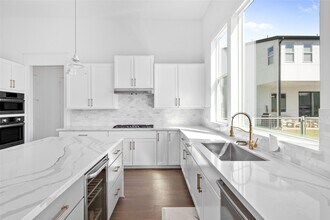 9855 Mocking Bird Hill Ln in Houston, TX - Building Photo - Building Photo