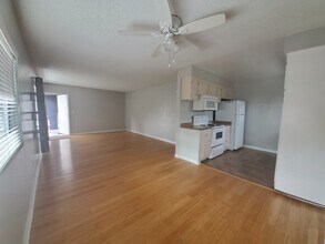 1300 Agate St, Unit B in Redondo Beach, CA - Building Photo - Building Photo