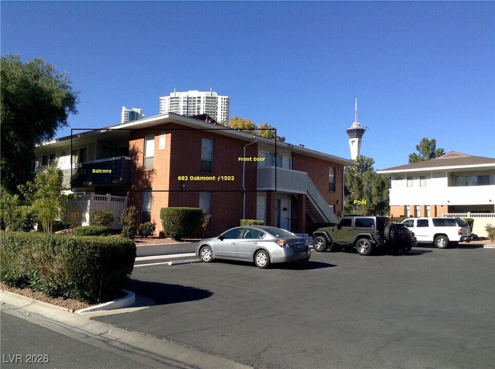 682 Oakmont Ave in Las Vegas, NV - Building Photo