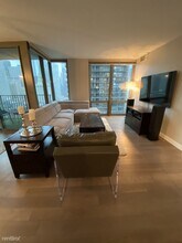2 E Erie St-Unit -Apt 1902 in Chicago, IL - Building Photo - Building Photo