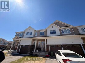 16 Tenuto Ln in Ottawa, ON - Building Photo