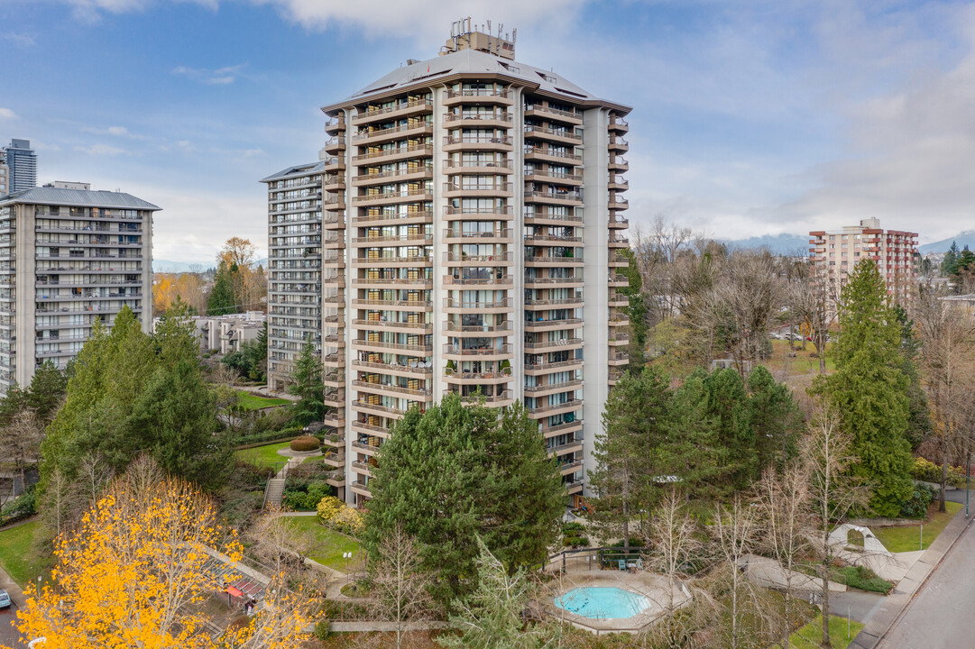 Anola Place in Burnaby, BC - Building Photo