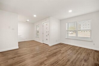 6409 Burns St in Austin, TX - Building Photo - Building Photo