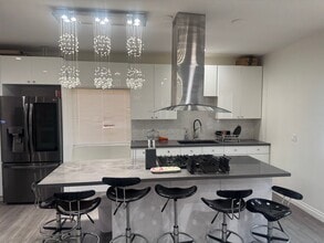 8151 Katella Ave, Unit B in Stanton, CA - Foto de edificio - Building Photo