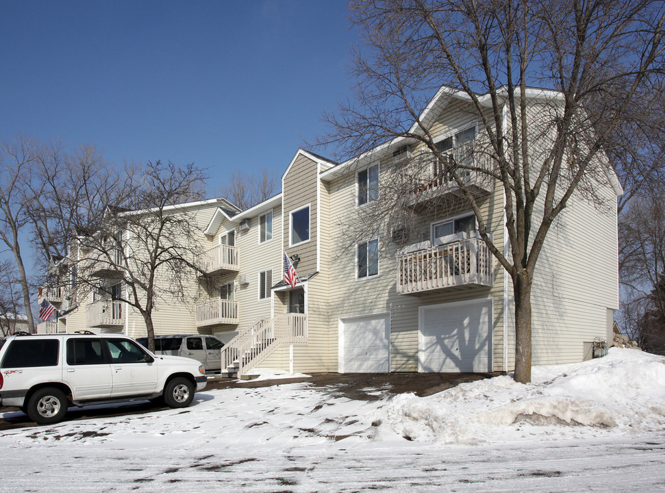 950 Wescott Trl in Eagan, MN - Foto de edificio