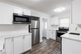 2217 Dora St in Ft. Myers, FL - Building Photo - Building Photo