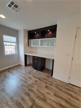 10537 Seasonable Dr in Las Vegas, NV - Building Photo - Building Photo