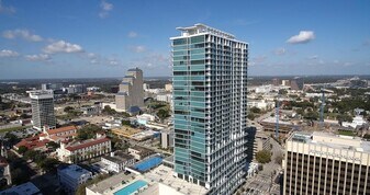150 E Robinson St, Unit 415 in Orlando, FL - Building Photo