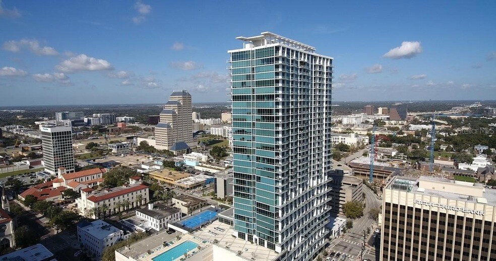 150 E Robinson St, Unit 415 in Orlando, FL - Building Photo