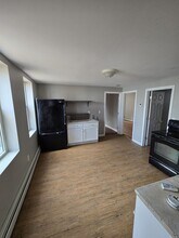 33 Hill St in Biddeford, ME - Building Photo - Building Photo