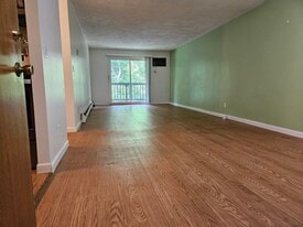 310 Brook Village Rd, Unit 19 in Nashua, NH - Building Photo