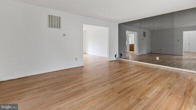 918 White Pine Pl in Rockville, MD - Building Photo - Building Photo