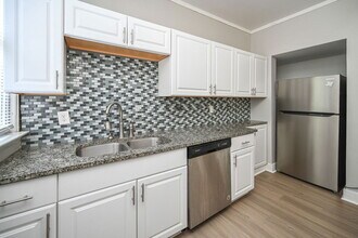 2317 Stratford Ave in Cincinnati, OH - Building Photo - Building Photo