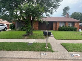 1037 Stableway Ln in Bedford, TX - Building Photo