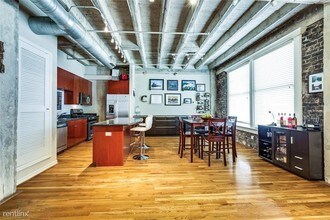 201 Main St in Houston, TX - Foto de edificio - Building Photo