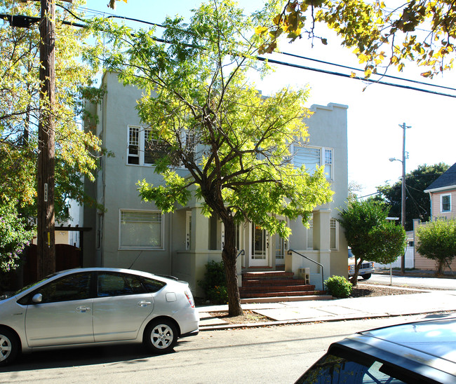 1231-1237 Castro St in Martinez, CA - Building Photo - Building Photo