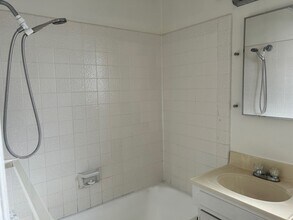 441 36th St, Unit upper in Manhattan Beach, CA - Foto de edificio - Building Photo