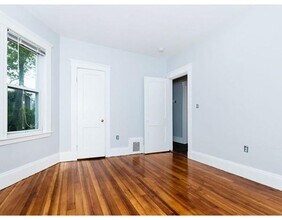 15 Faulkner St in Boston, MA - Foto de edificio - Building Photo