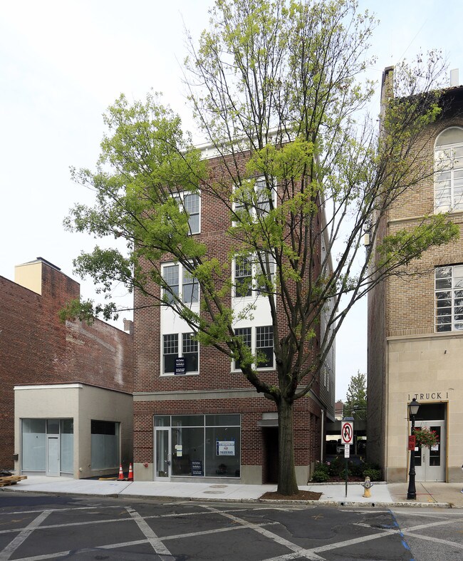 211 Fifth Ave in Pelham, NY - Building Photo - Building Photo