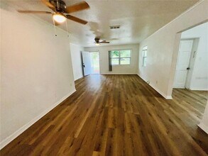 1247 Davis Rd in Dunedin, FL - Building Photo - Building Photo
