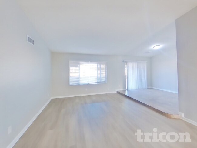 10044 W Highland Ave in Phoenix, AZ - Foto de edificio - Building Photo