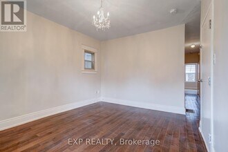 303 Grace St in Toronto, ON - Building Photo - Building Photo
