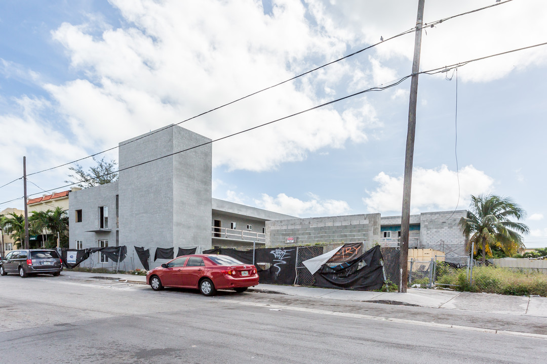 750 SW 2nd St in Miami, FL - Building Photo