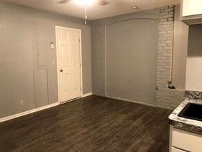 124 E Main St, Unit Apartment 7 in Stockbridge, MI - Building Photo - Building Photo