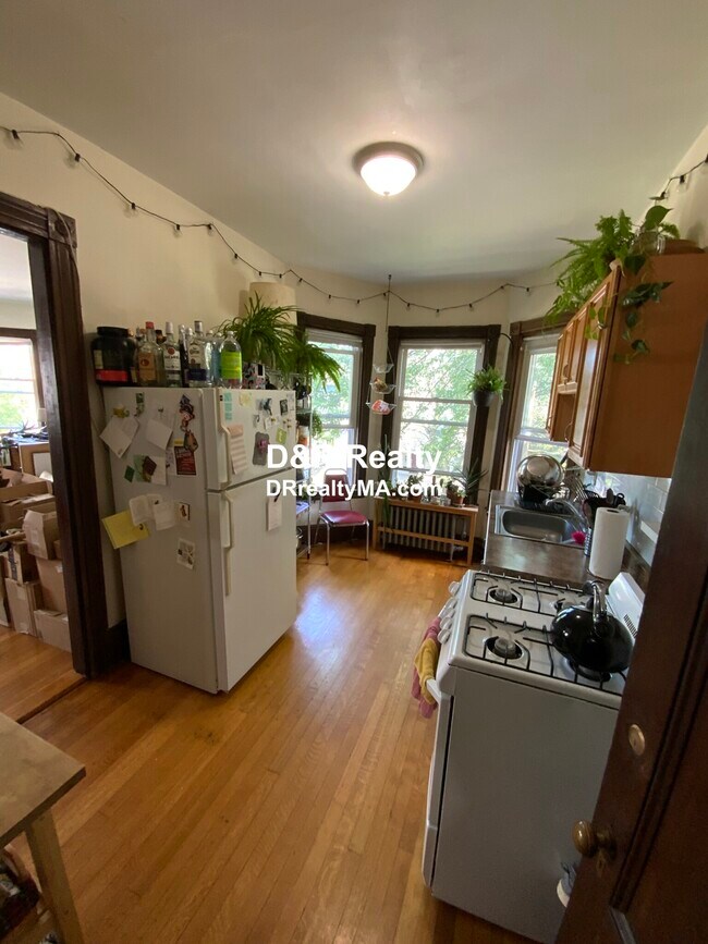 76 Thurston St Rentals in Somerville, MA